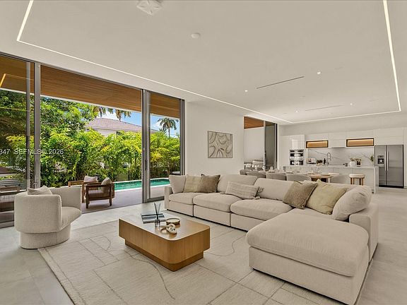 5th image of 7701 Coquina Dr
