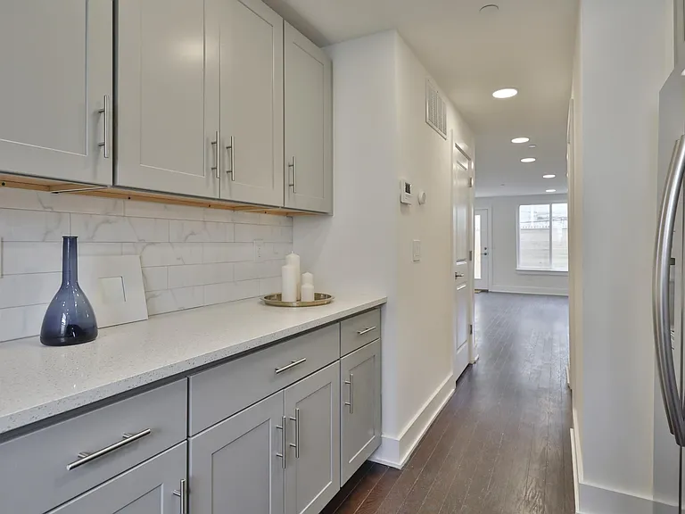 978 N 8th St #7 — Photo 13