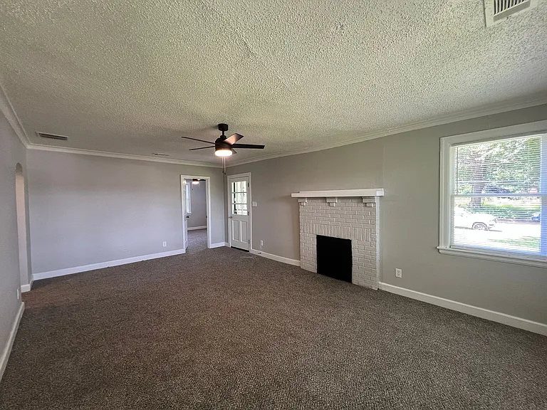 915 Marsh Ave — Photo 5