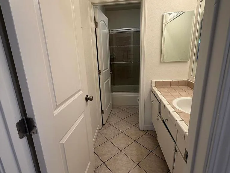 28835 Oakpath Dr — Photo 10