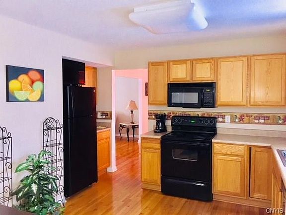 3rd image of 184 Goldenrod Ln