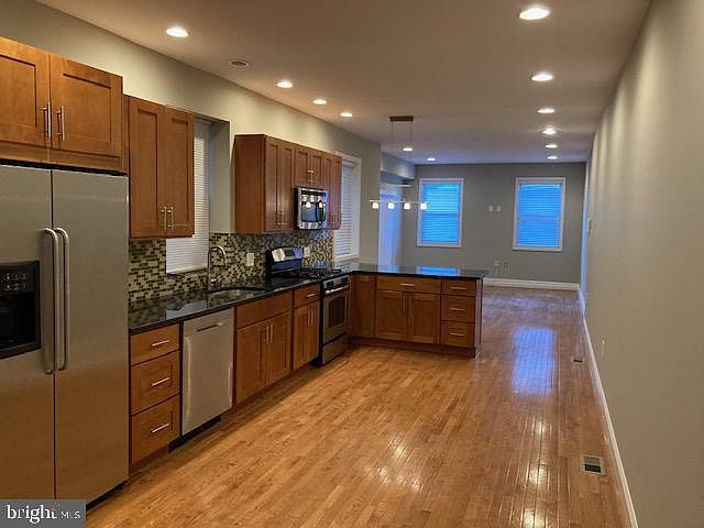1st image of 1034 E Columbia Ave #1