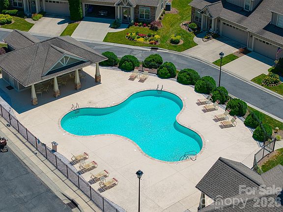 4th image of 58 Burlington Ln