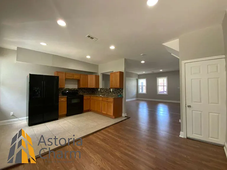 730 N Edgewood St — Photo 1