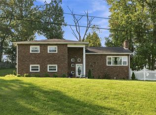 732 Morningstar Dr, Ellwood City, PA 16117