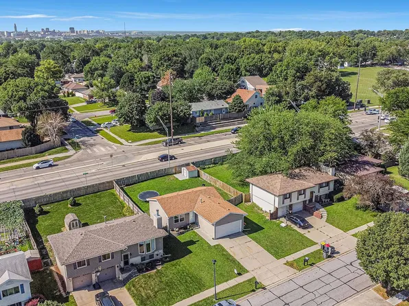 2013 Independence Dr, Lincoln, NE 68521