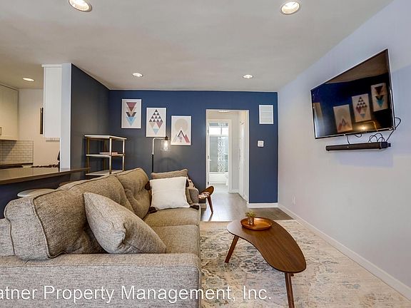 3rd image of 7259 Willoughby Ave