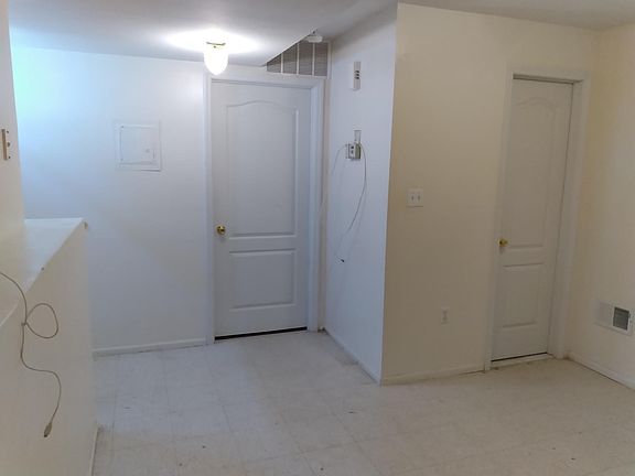 5th image of 449 Mosely Ave #1