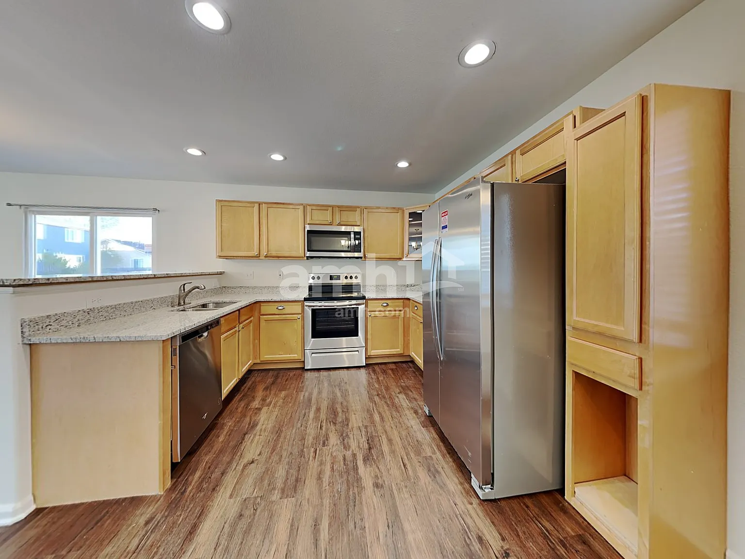 4 bed, 2.5 bath, 2046 sqft, $2,670 — Photo 3