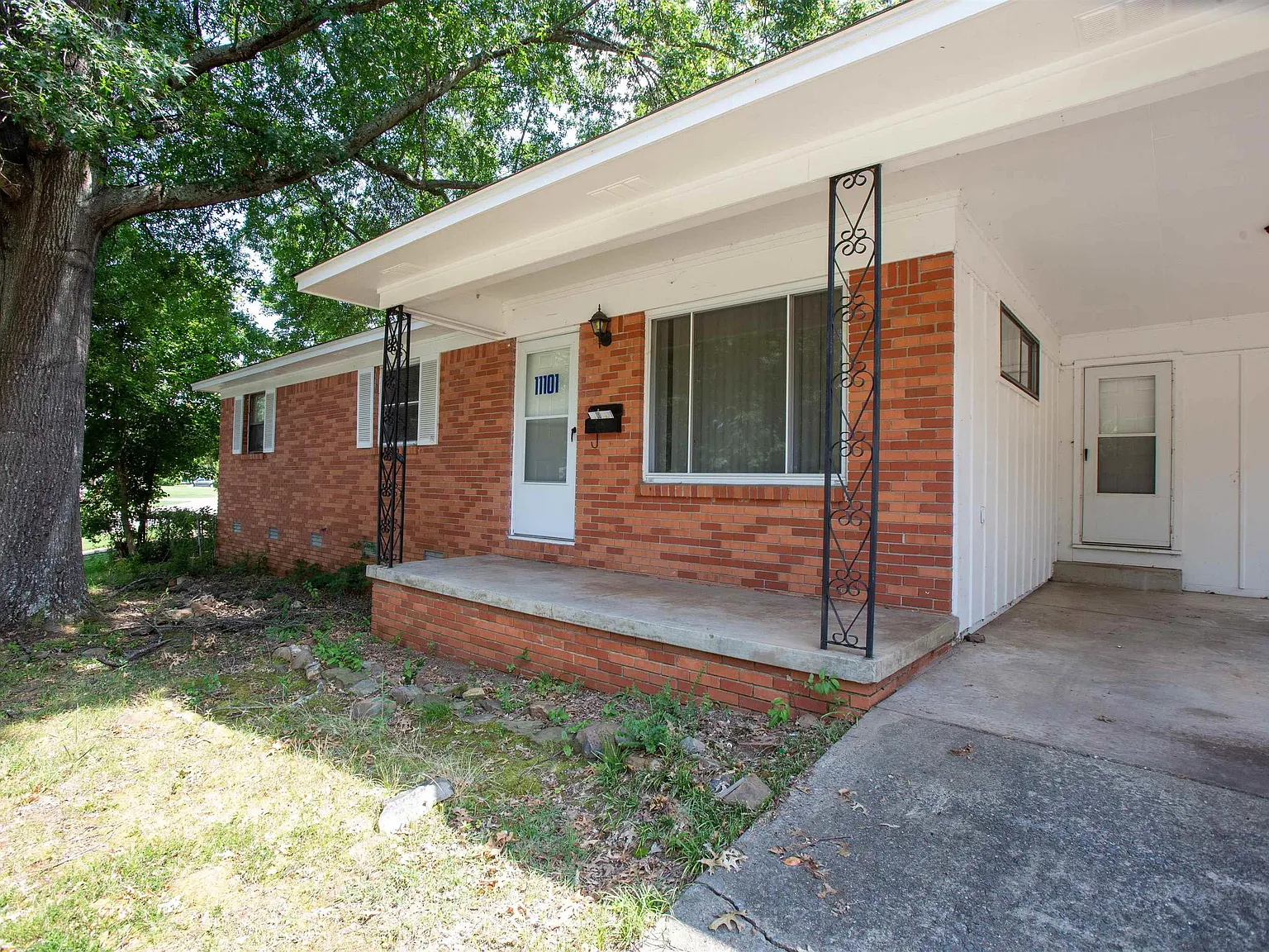 3 bed, 1.5 bath, 1292 sqft, $1,375 — Photo 3