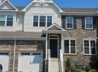 629 Fountain View Cir #8, Allentown, PA 18104