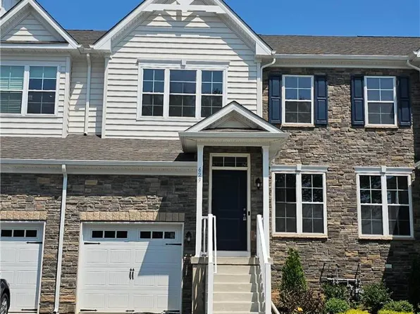 629 Fountain View Cir #8, Allentown, PA 18104