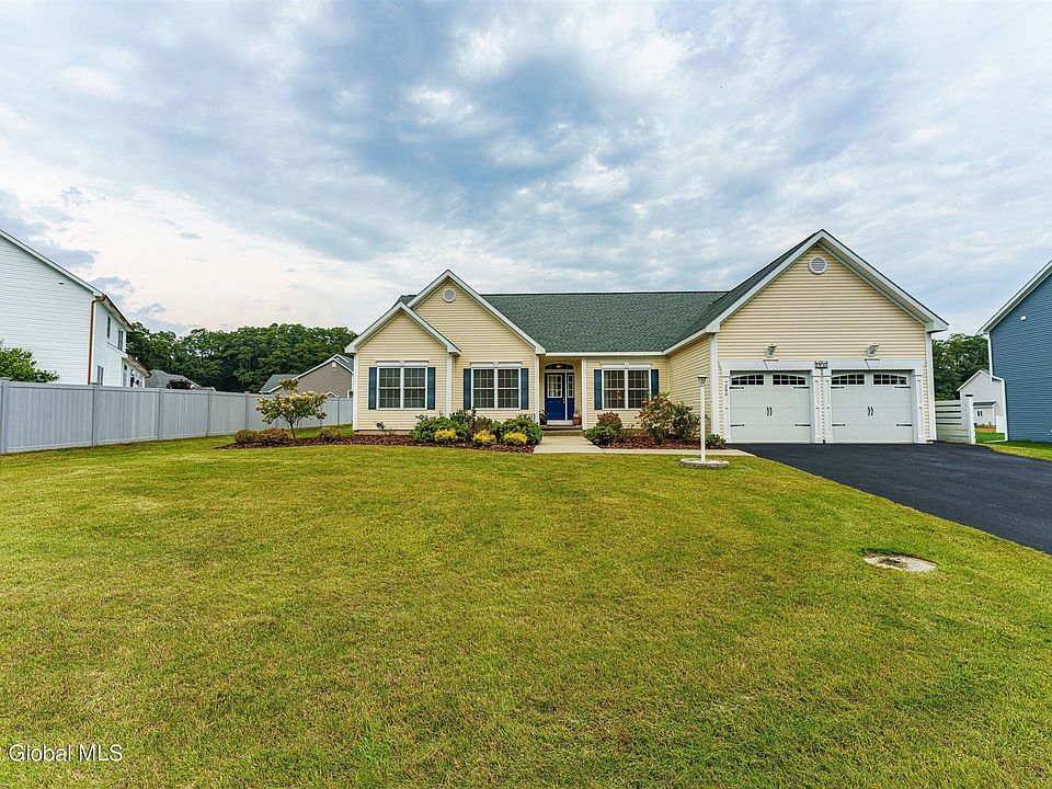 1st image of 206 Woodsfield Dr