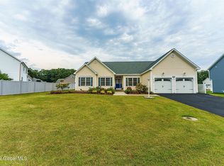 206 Woodsfield Dr, Schenectady, NY 12303