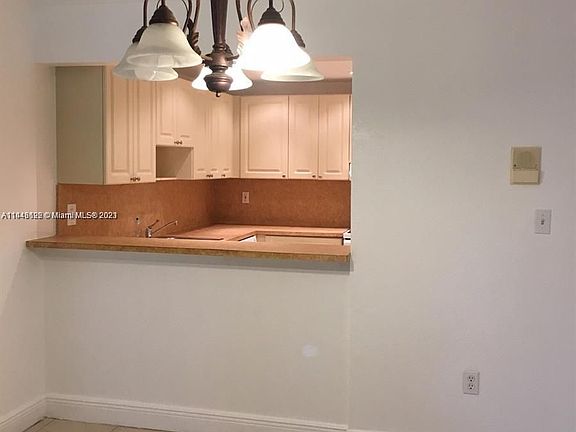 4th image of 6940 Miami Gardens Dr #1223