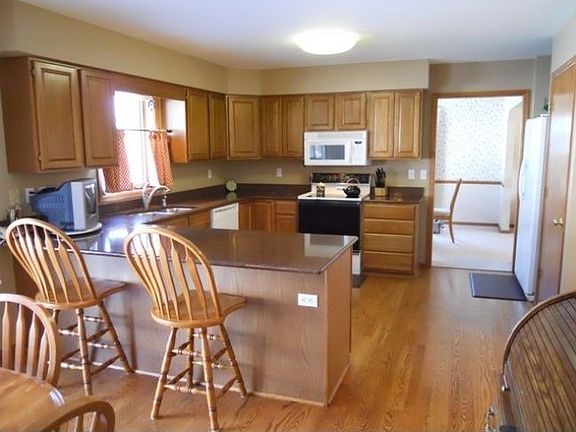 3rd image of 3308 Country Grove Dr