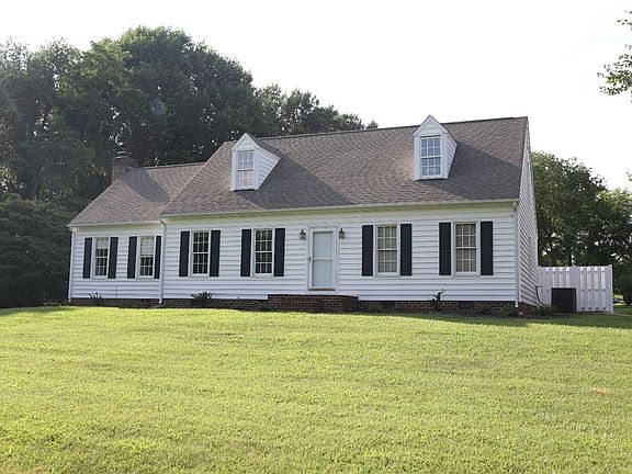3rd image of 632 Wellington Dr