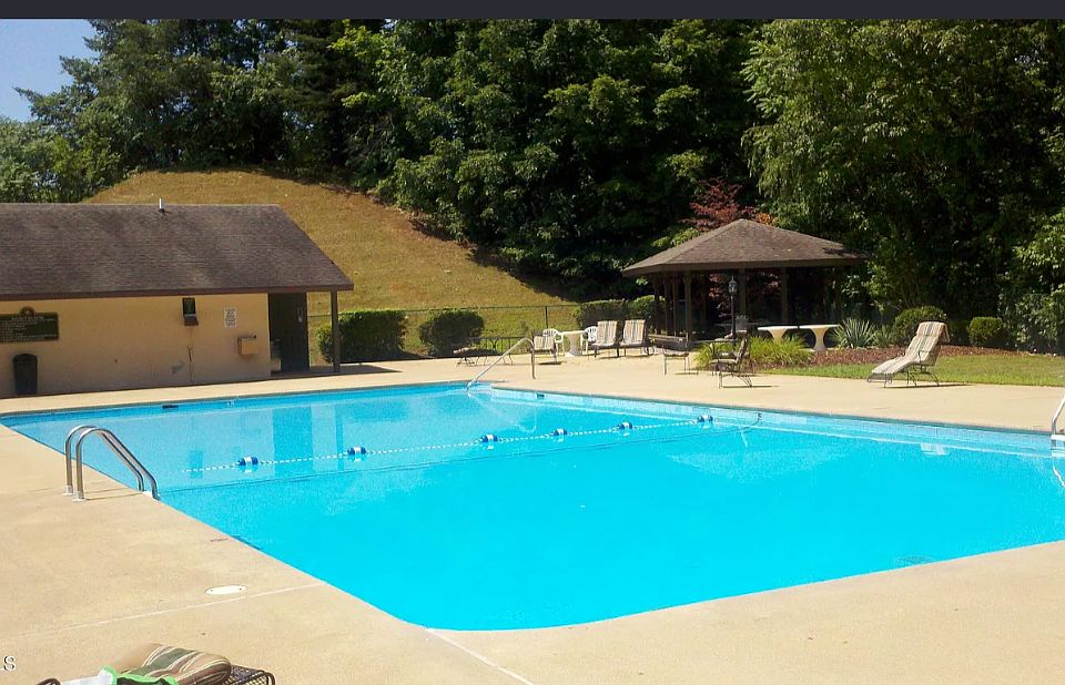 Community pool