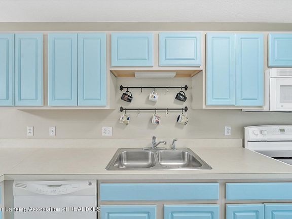 5th image of 787 Saint Andrews Ct
