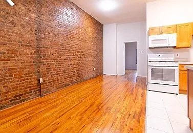 2 bed, 900 sqft, $1,995 — Photo 2