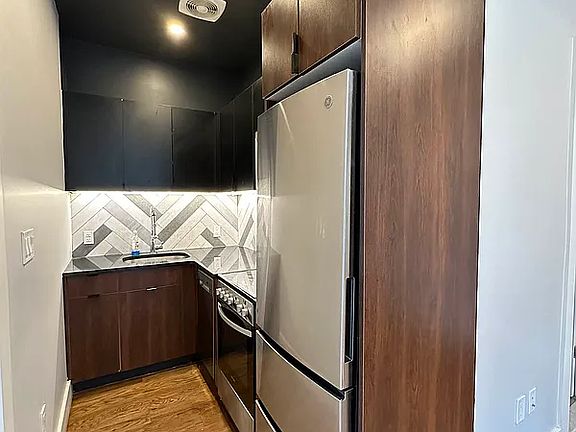 2nd image of 1354 Jefferson Ave #2B