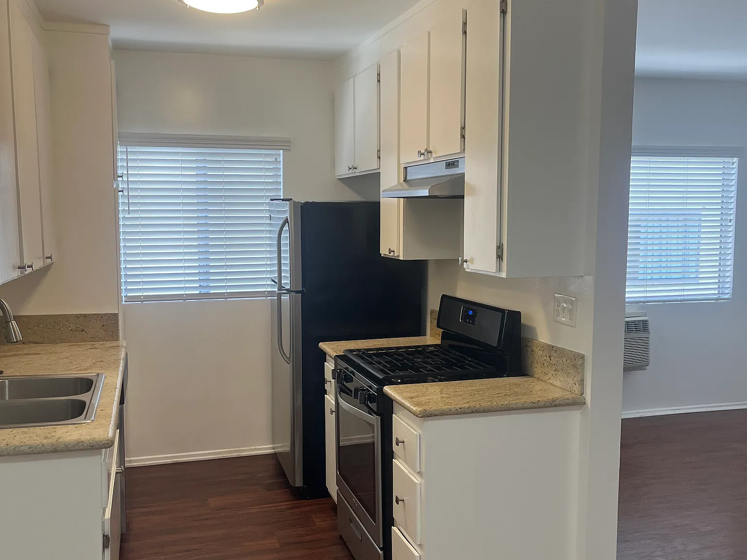 1343 Carmelina Ave. — Photo 2