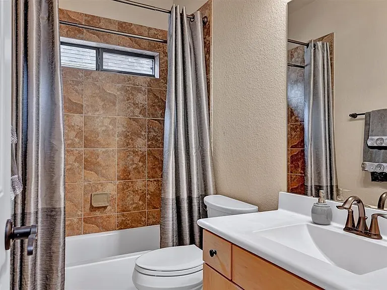 2725 Kings Retreat Cir — Photo 16
