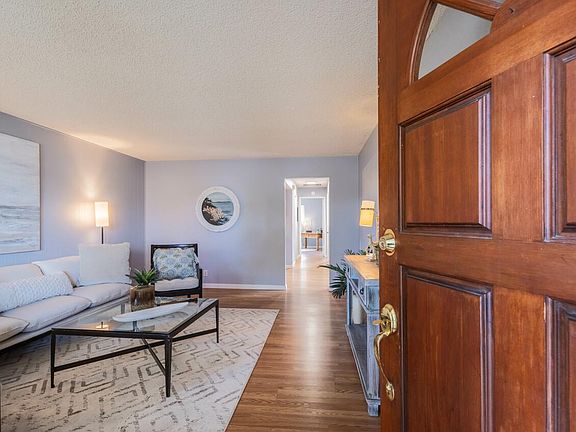 4th image of 626 Ester Way