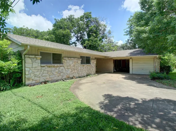 1214 Tanglewood Dr, Cleburne, TX 76033