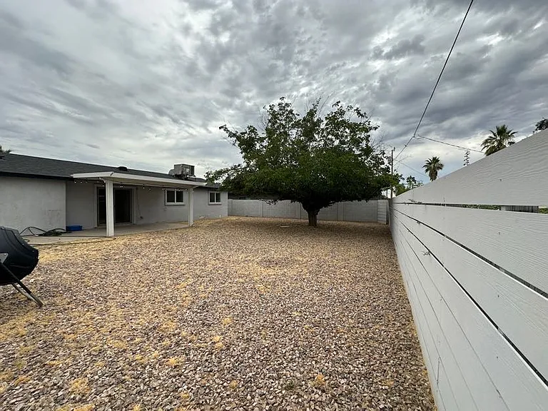 2315 E Marmora St — Photo 30