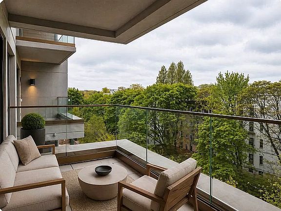 3rd image of 960 Franklin Ave #202