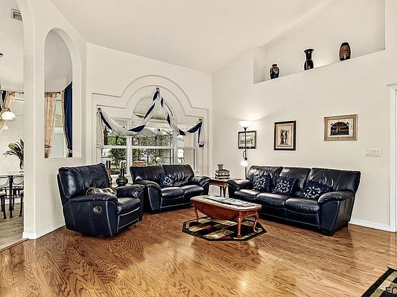 3rd image of 14 Burnside Dr