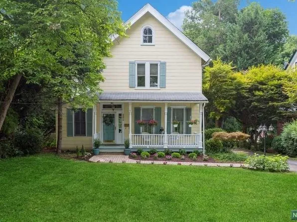 282 County Rd, Cresskill, NJ 07626