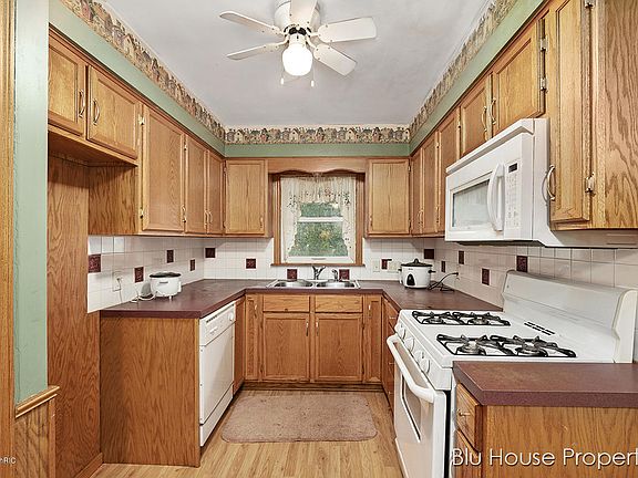 3rd image of 4248 Curwood Ave SE