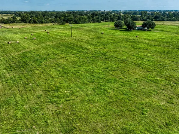 31 Pee Dee Ln, Madisonville, TX 77864