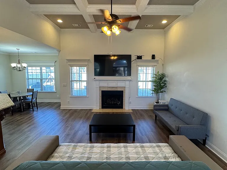 306 Norfolk Cir — Photo 4