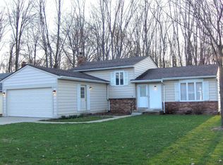 8526 Greenbrier Dr, Olmsted Township, OH 44138