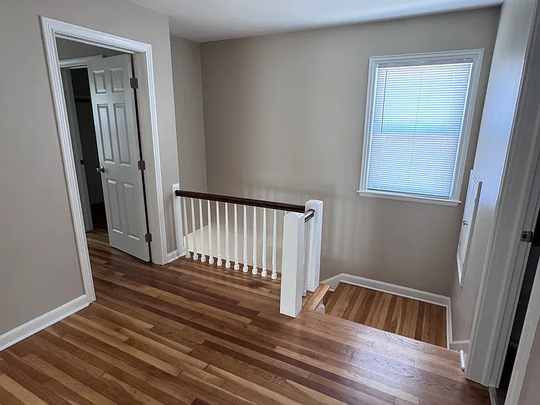 238 N Bleckley Dr — Photo 7
