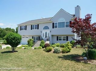 16 Maple St, Acushnet, MA 02743