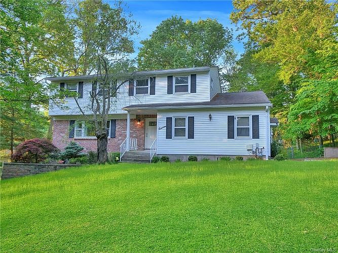 1st image of 11 Auburn Dr