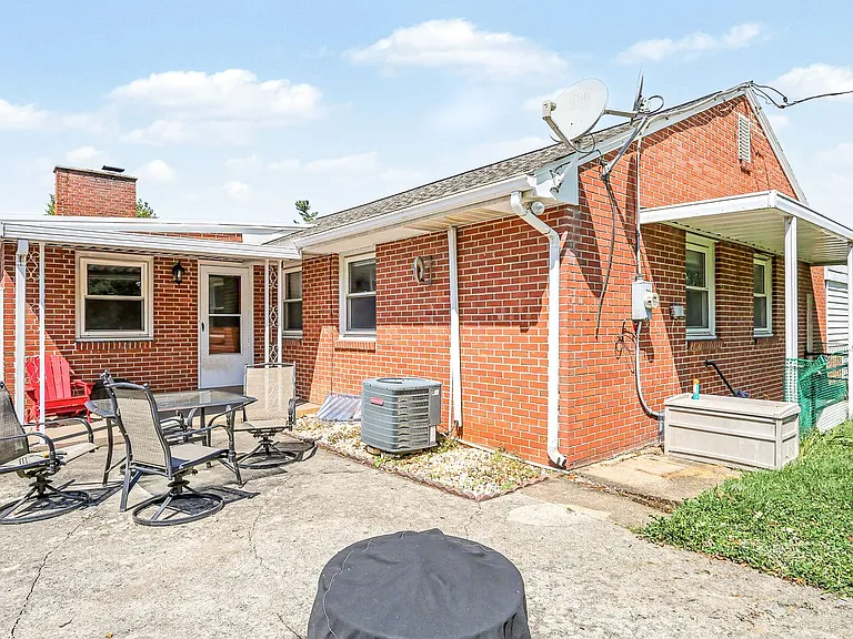 103 Maple Ave — Photo 24