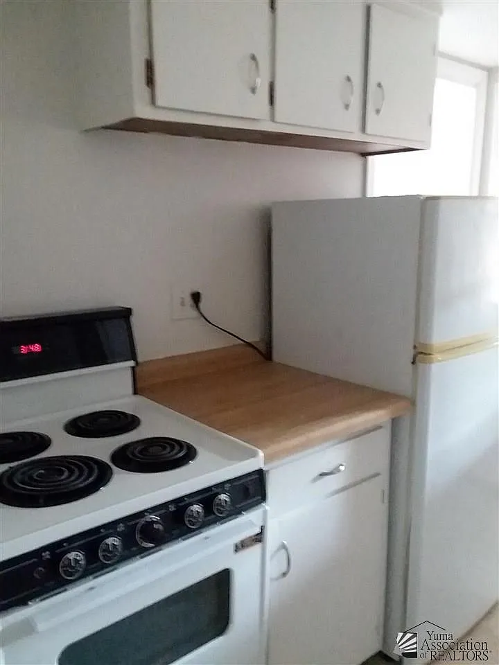 2 bed, 1.5 bath, 900 sqft, $950 — Photo 2