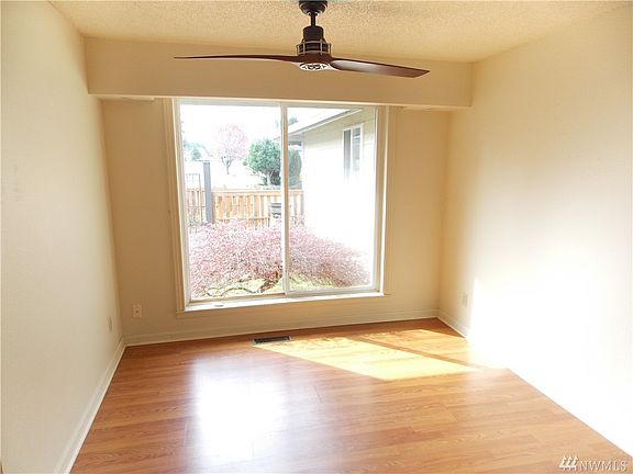 5th image of 2937 15th St SE