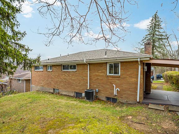 2nd image of 2618 Poinsettia Dr