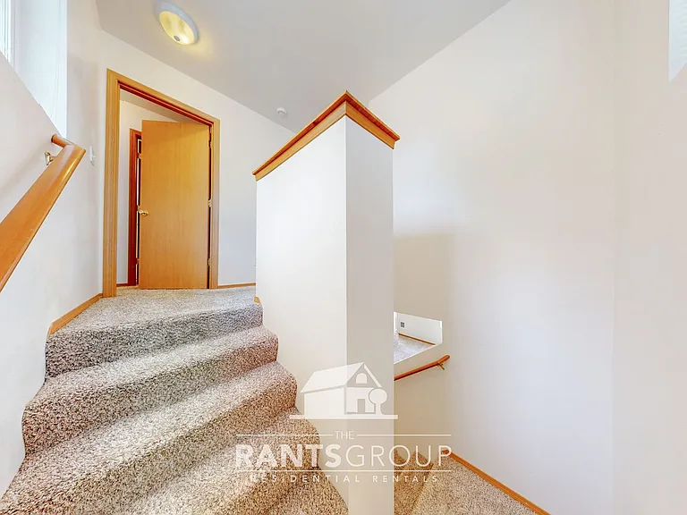 695R — Photo 16