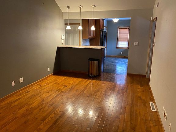 3rd image of 217 Pearl Ave