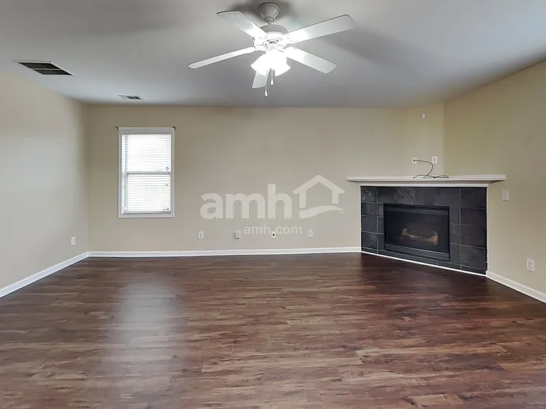 850 Stonehaven Rd SW — Photo 8