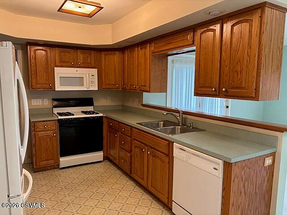 5th image of 44 Rolling Ridge Dr