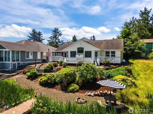 772 Falls of Clyde Loop SE, Ocean Shores, WA 98569