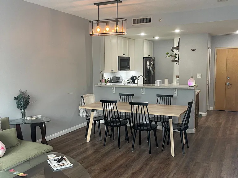 850 Beech St #208 — Photo 9